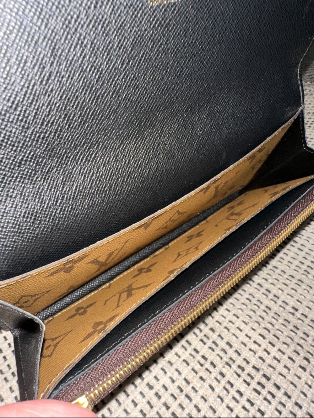 Louis Vuitton Reverse Sarah Wallet - Picture 11 of 12